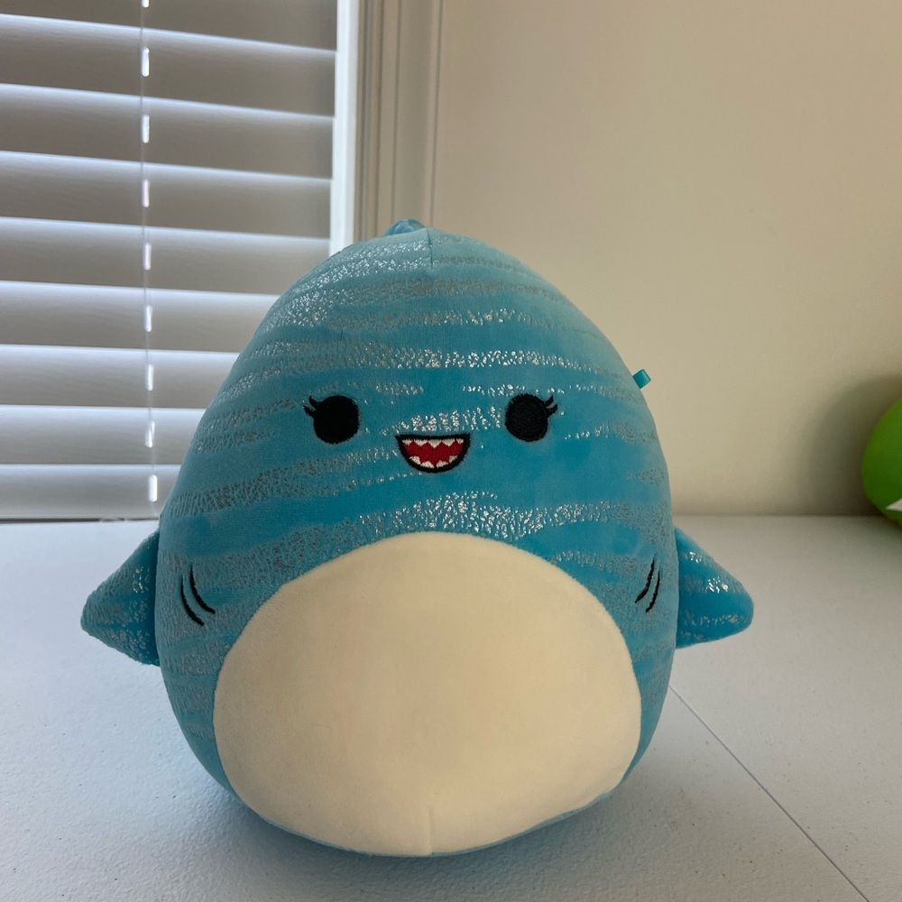 NWOT Lamar the Blue Shark 8.5 inch Squishmallow‎ plush stuffed animal